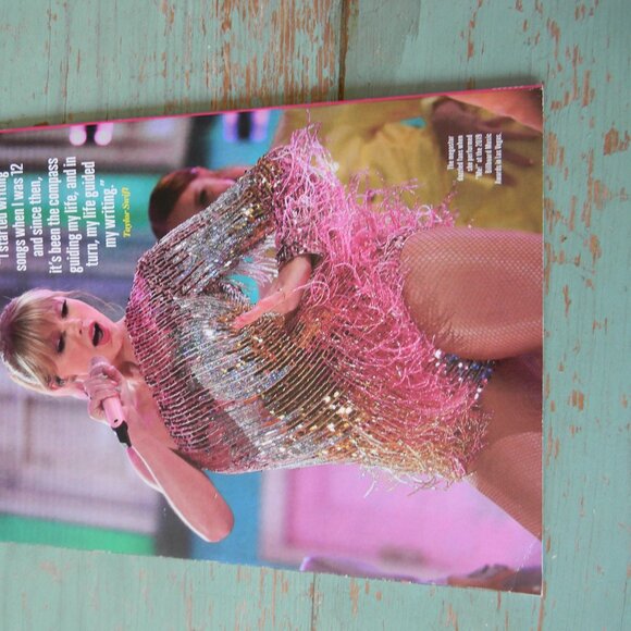 LOT OF 5 TAYLOR SWIFT MAGAZINE/BOOK LOT ERAS TOUR GUIDE LOVER FACTS GOLDEN - Picture 4 of 12
